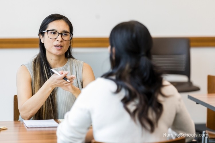 Nurse Executive holds a one-on-one discussion with a staff member.